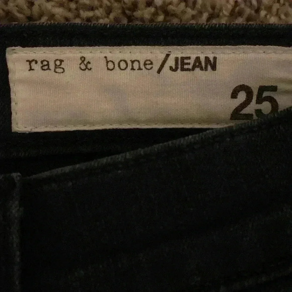 Rag and bone women’s skinny jeans size 25 dark wash - little distress on knee - Picture 2 of 7
